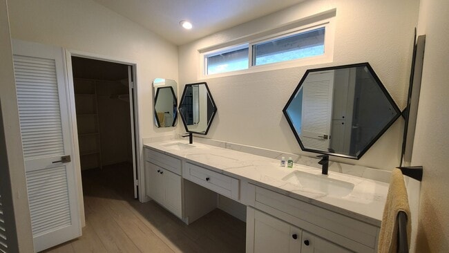 Building Photo - Amazing 4 Bedroom Home with Pool across from Cowls Mt