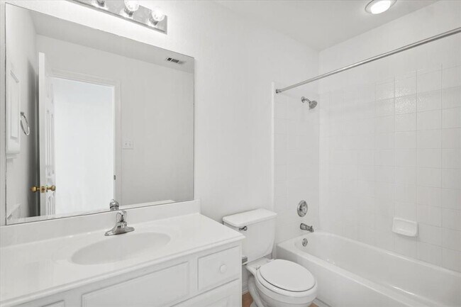 Building Photo - 2127 Clear Lake Pl