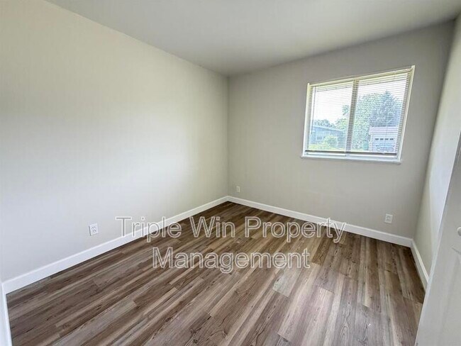 Building Photo - 2257 Luxmore Dr