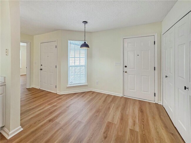 Building Photo - 2806 Vintage Wood Way