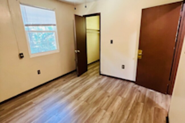 Building Photo - Comfort 2/1 Living