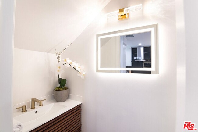 Building Photo - 1033 Carol Dr