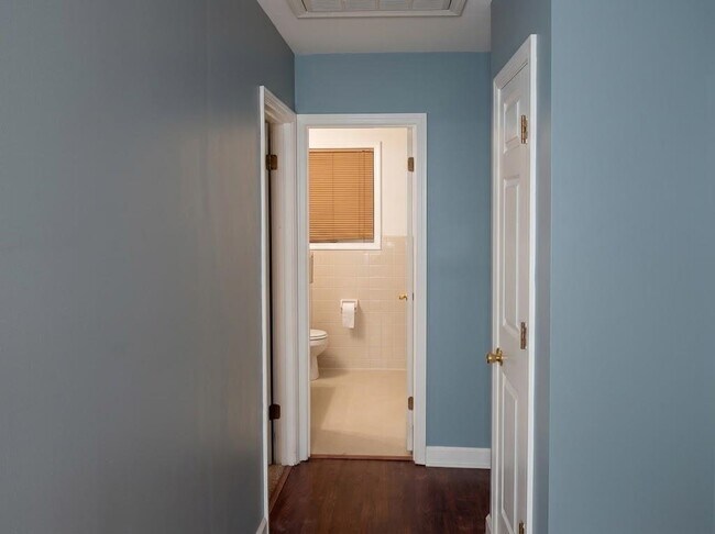Building Photo - 6248 Brightwood Dr