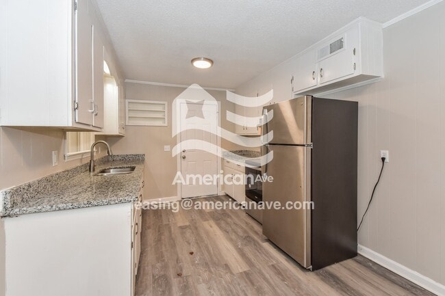Building Photo - 912 Delta Dr