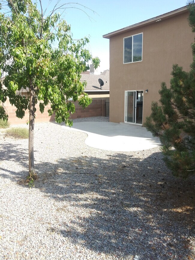 Building Photo - 3BR, 2.5BA, 2CG