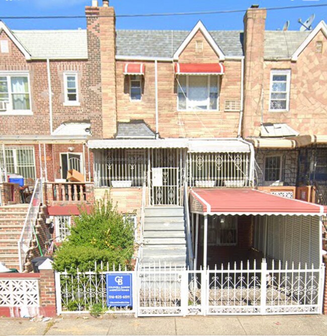 Primary Photo - 999 Willmohr St