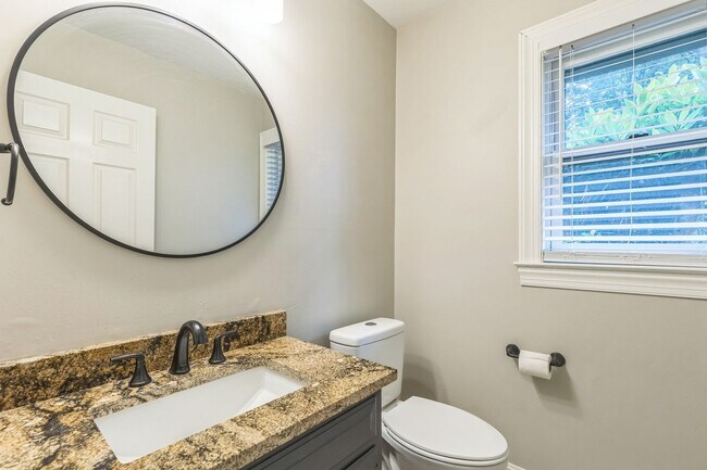 Building Photo - Spacious 5BR House in Pottstown
