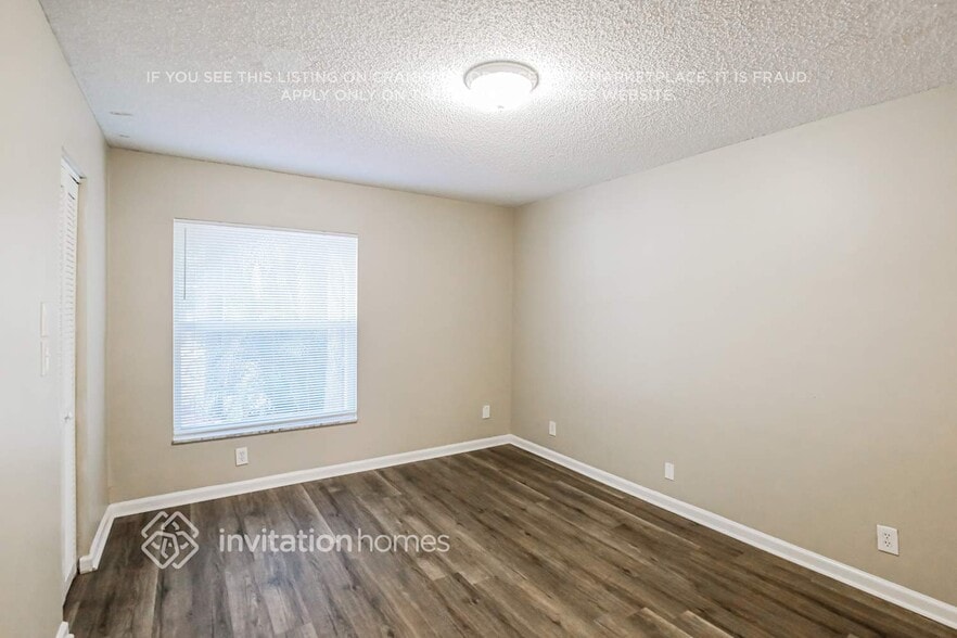 Building Photo - 1220 NW 89th Dr