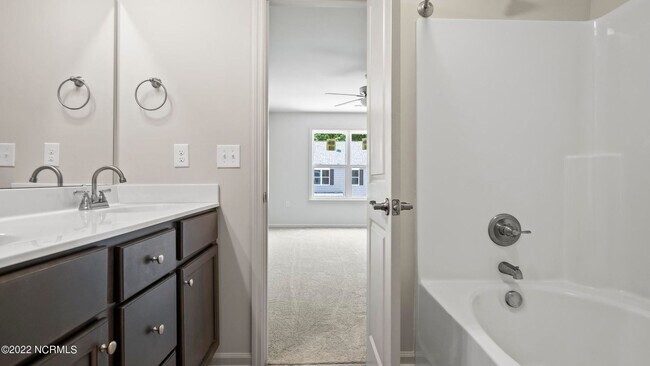 Building Photo - Townhome In BOYINGTON PLACE!