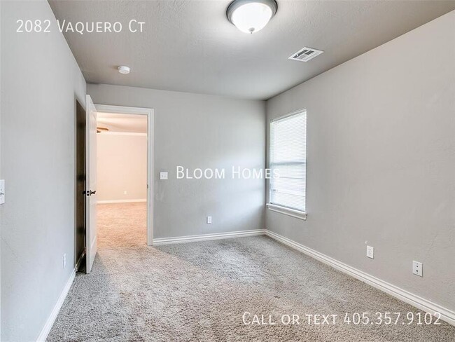 Building Photo - 2082 Vaquero Ct