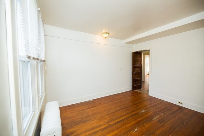 Building Photo - 2026/2027 JHU Off-Campus 5bd/2ba Rowhome w...