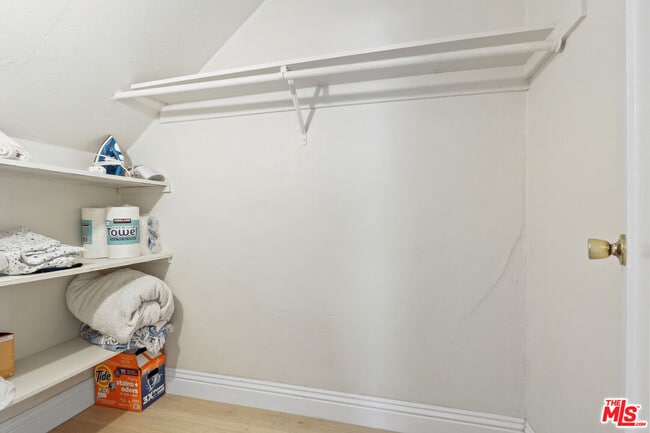 Building Photo - 442 N Orange Grove Ave