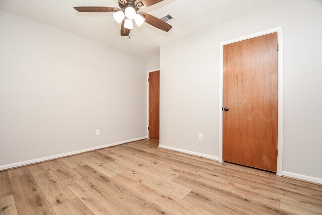 Building Photo - 2303 Willow Blvd