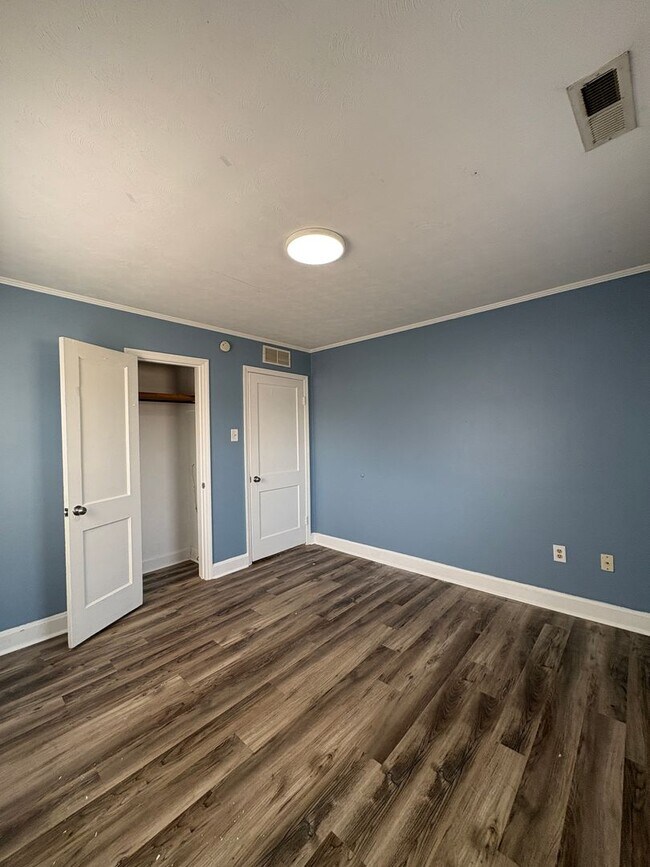 Building Photo - 1303 Collett Ln