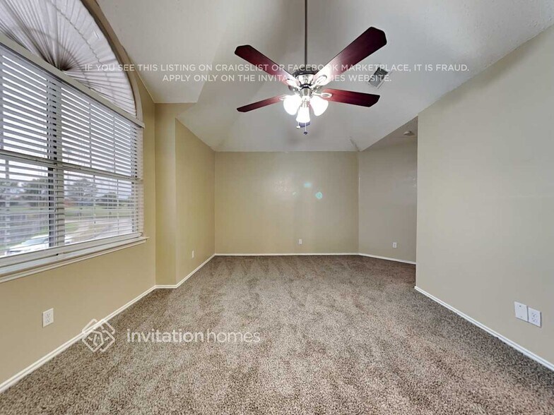 Building Photo - 2207 Bennington Dr