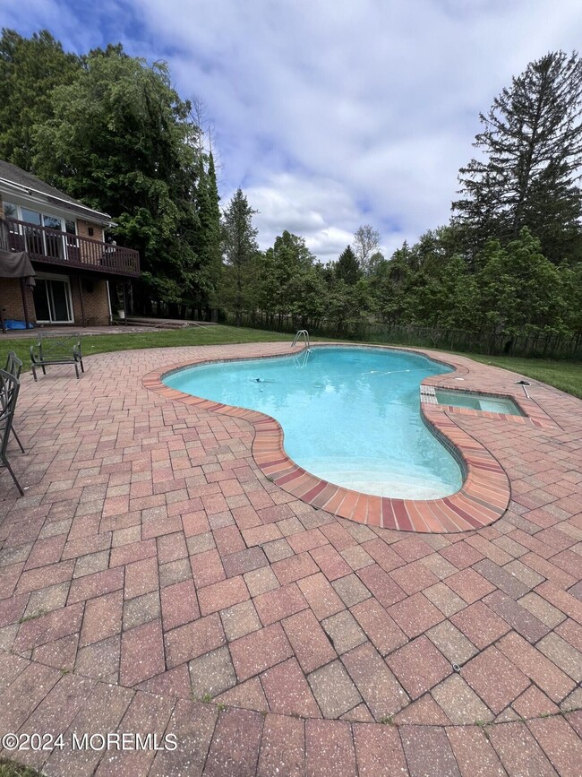 Building Photo - 84 Wickapecko Dr