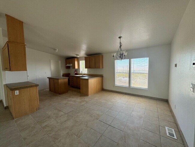 Building Photo - 3-Bed, 2-Bath Lucerne Valley Home with Spa...