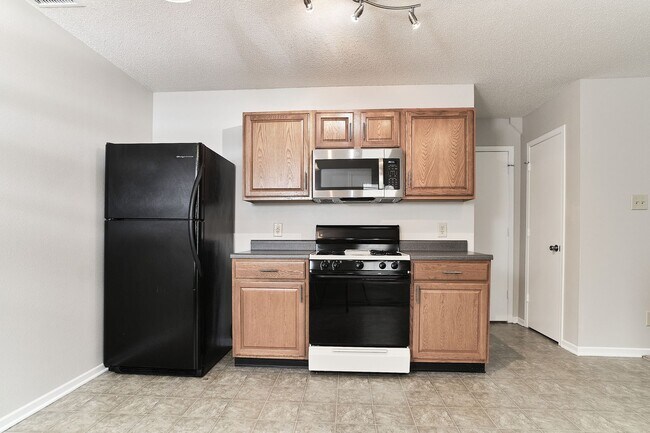 Building Photo - 3 BD + Loft in HSE Schools!