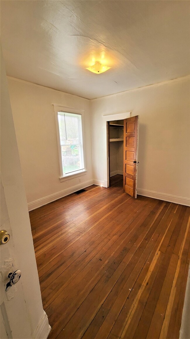 Building Photo - 139 N Ash St