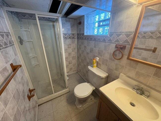 Building Photo - 15381 Stansbury Ave