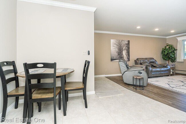 Building Photo - 803 Plate St