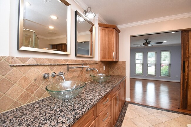 Building Photo - 21106 Park Mt Dr