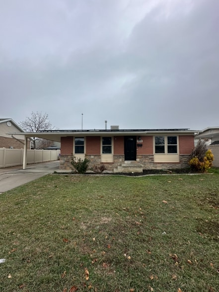 Primary Photo - 8169 Ivy Dr