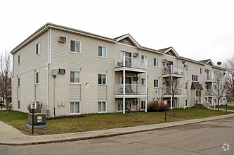 Building Photo - Silver Lake Commons