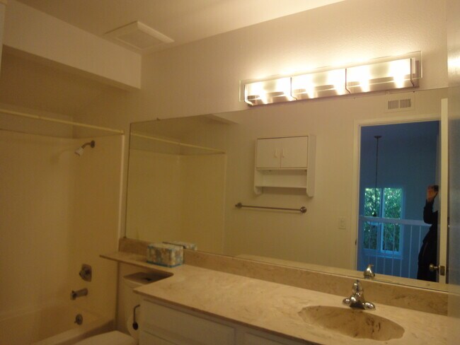 Building Photo - 613 Cedar Pl