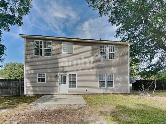 Building Photo - 645 Commander Dr