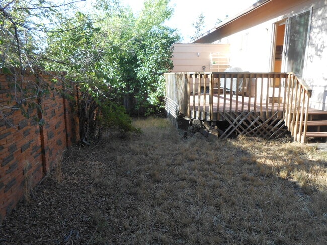 Building Photo - 1021 SW Crosscut Ct