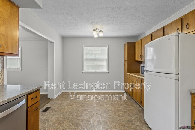 Building Photo - 2124 Violet Rd