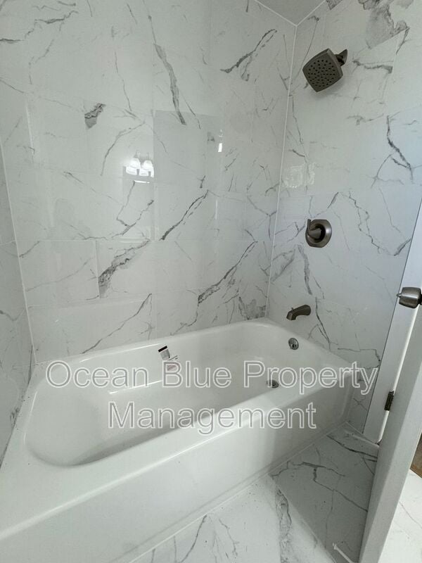 Building Photo - 10179 106th Ave N