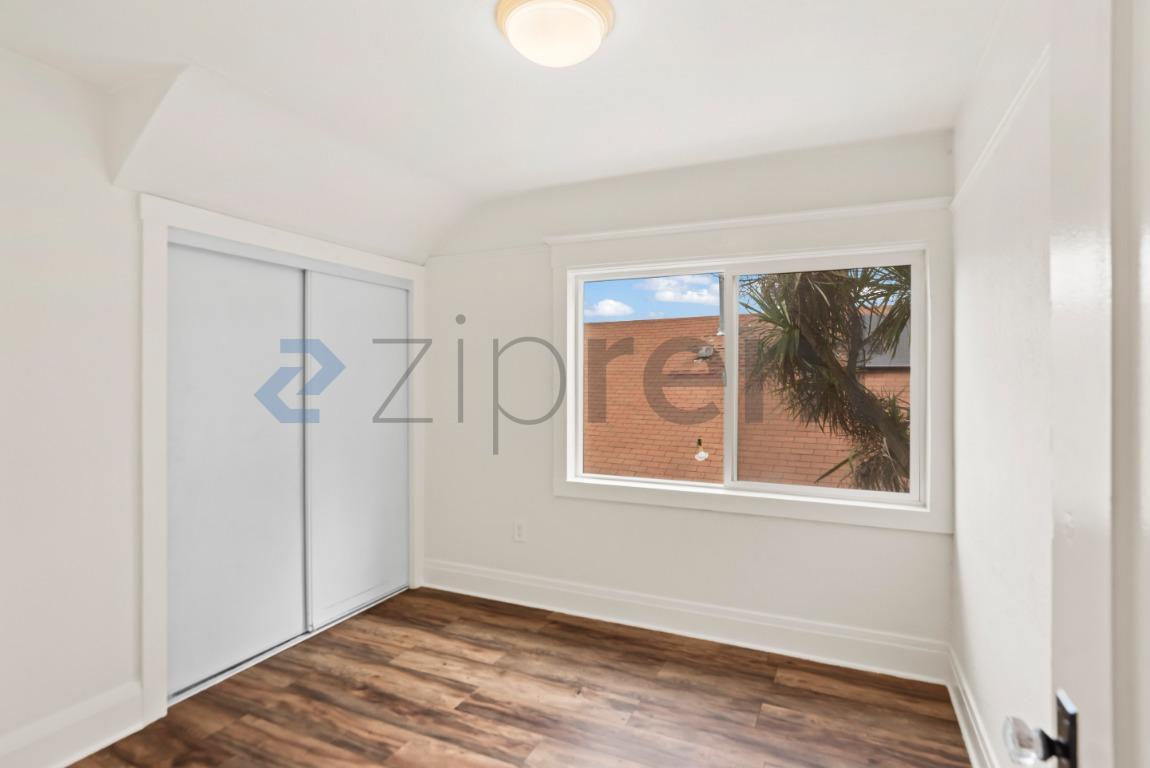 Building Photo - Unit