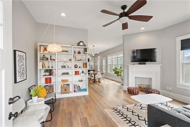 Building Photo - 1412 Allene Ave SW