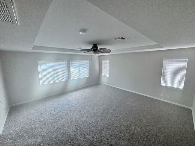 Building Photo - 5 bedroom + Loft with pool in Aliante Master