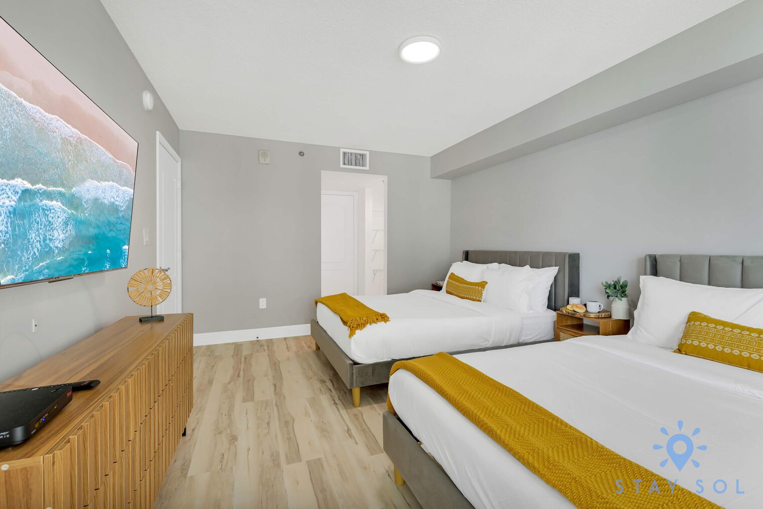 Building Photo - 1200 Brickell Bay Dr