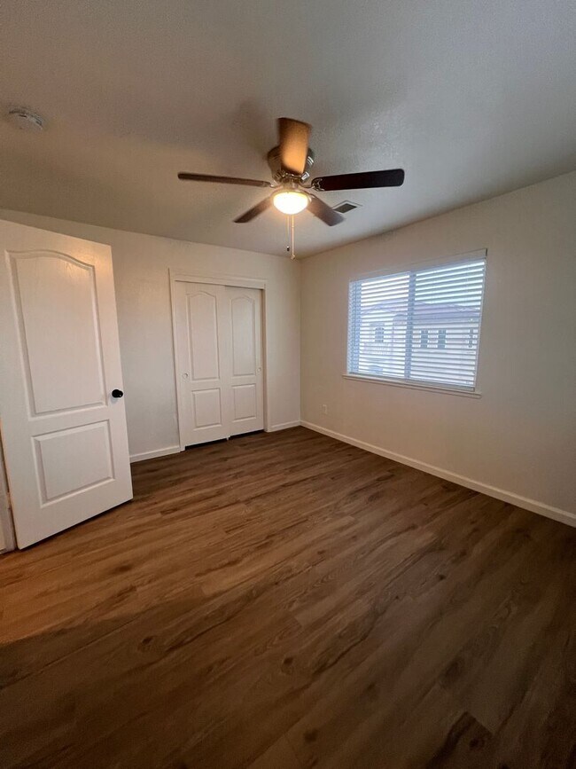 Building Photo - Large Two Story Home Recently Remodeled Available NOW