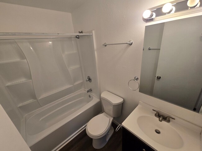 Building Photo - $200 OFF JAN. RENT!  2 Bed, 1 Bath Townhou...