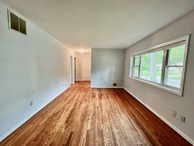 Building Photo - 3700 Woodridge Ave