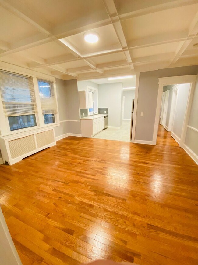 Building Photo - 337 Winthrop Ave