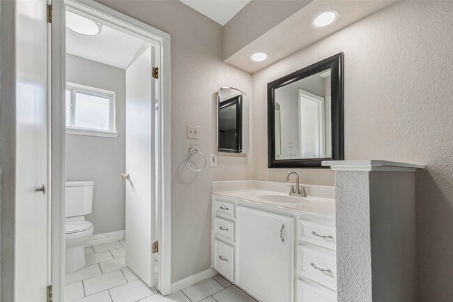 Building Photo - 22219 Elsinore Dr