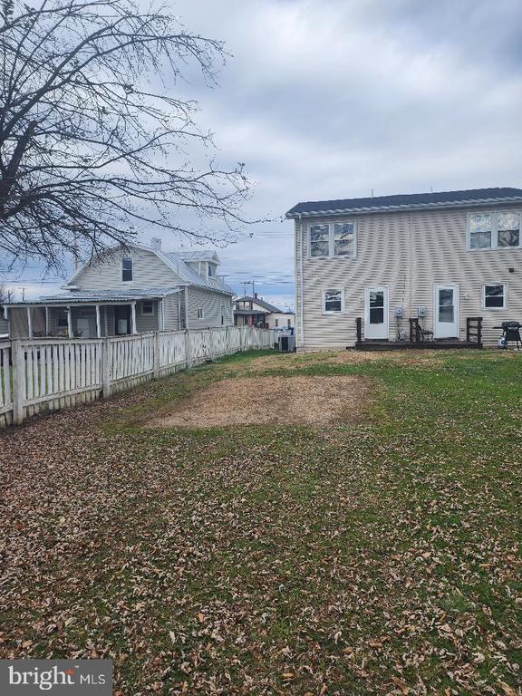 Building Photo - 130 W 13th St