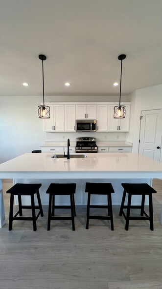 Building Photo - 594 S 900 W