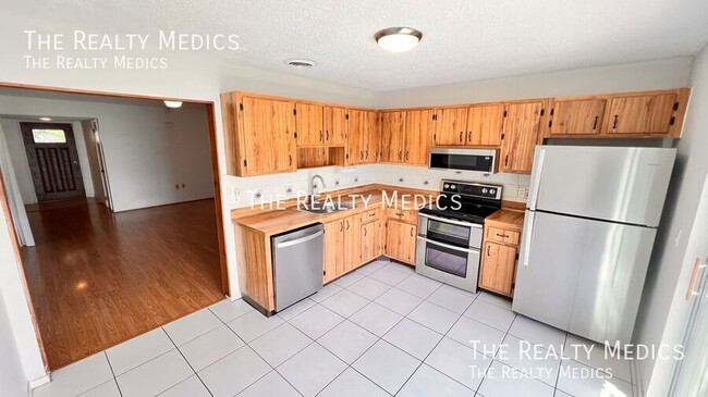 Building Photo - 999 Mancha Real Dr