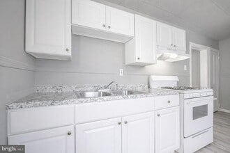 Building Photo - 424 Kossuth St