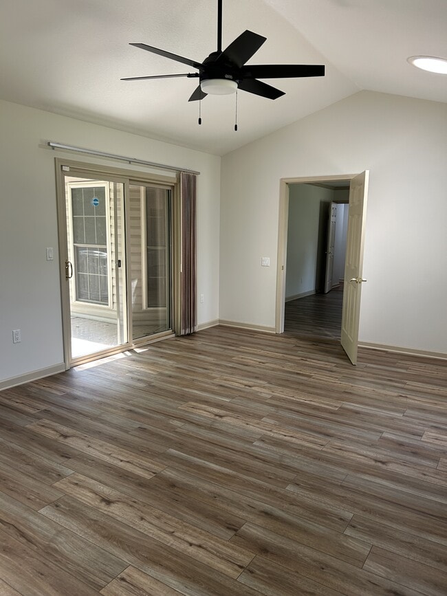 Building Photo - 129 Ivy Ln