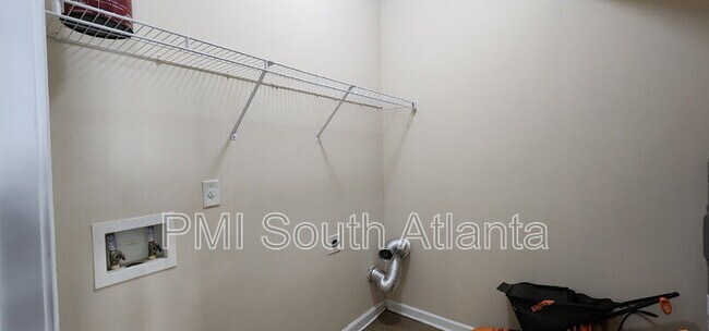 Building Photo - 6864 Mountain Cir