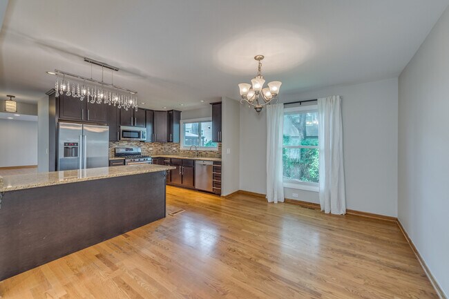Building Photo - 912 Bedford Ct