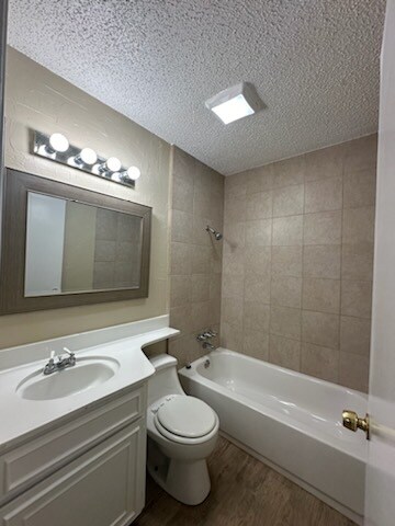 Building Photo - 2101 Deerfield Dr